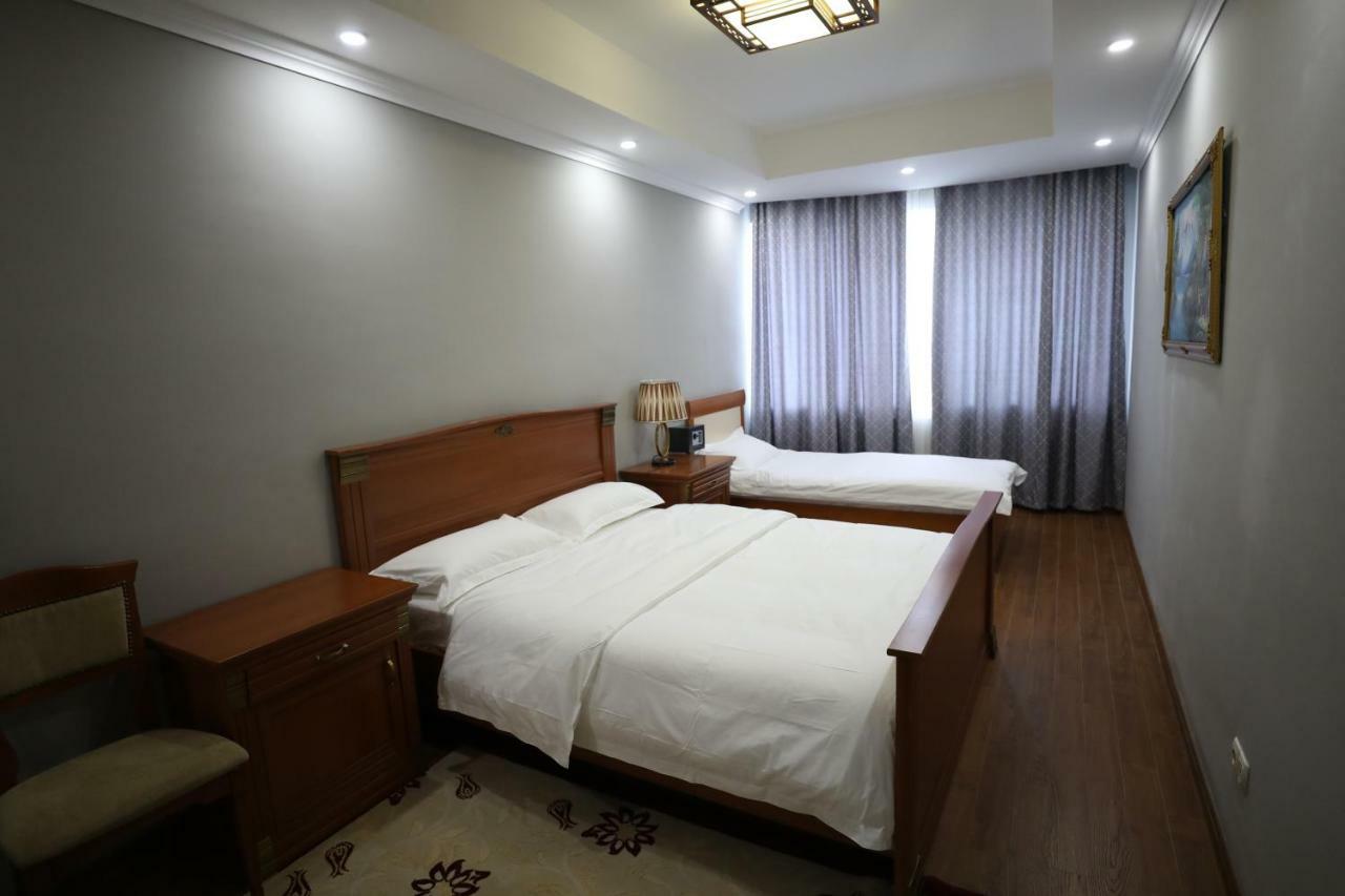 Bokhtar Apart Hotel 杜尚别 外观 照片